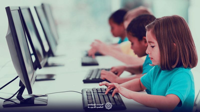 الإنترنت والأطفال.. نصائح تربوية لحماية أولادنا من "الخطر اللذيذ"